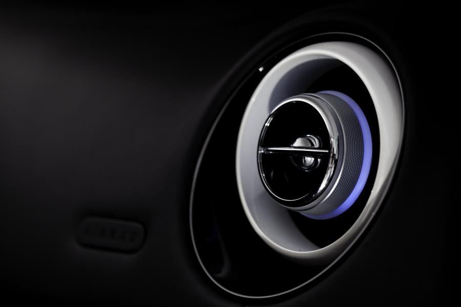  Jaguar XJ75 Platinum Concept 2010 года  (фото 11 из 26)